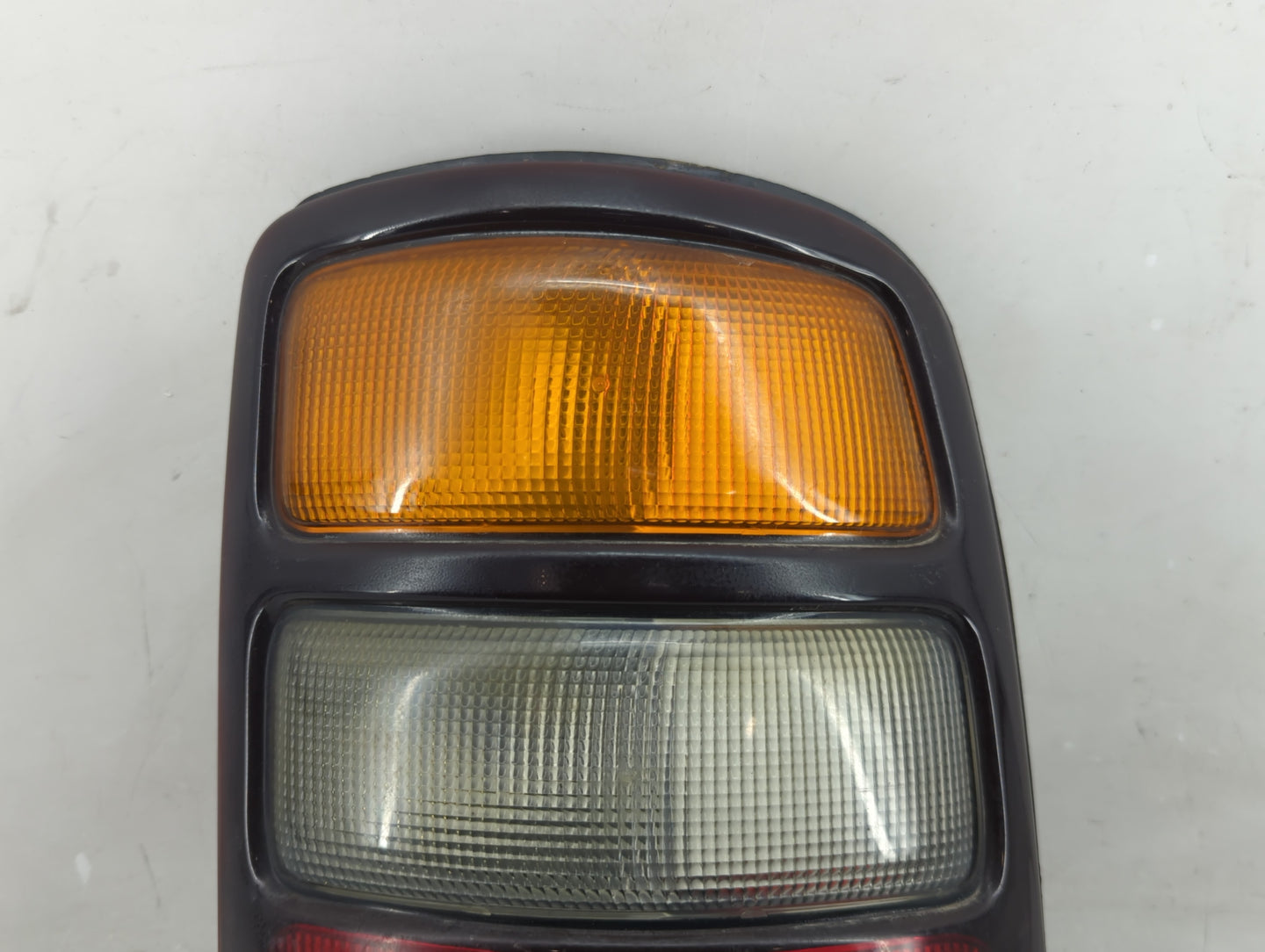 2004-2006 Chevrolet Tahoe Tail Light Assembly Passenger Right OEM P/N:16525376 A Fits Fits 2004 2005 2006 OEM Used Auto Part