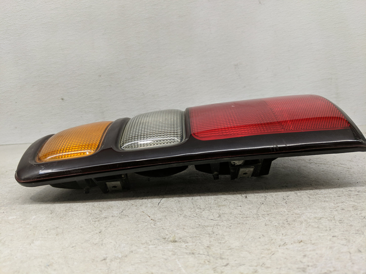 2004-2006 Chevrolet Tahoe Tail Light Assembly Passenger Right OEM P/N:16525376 A Fits Fits 2004 2005 2006 OEM Used Auto Part