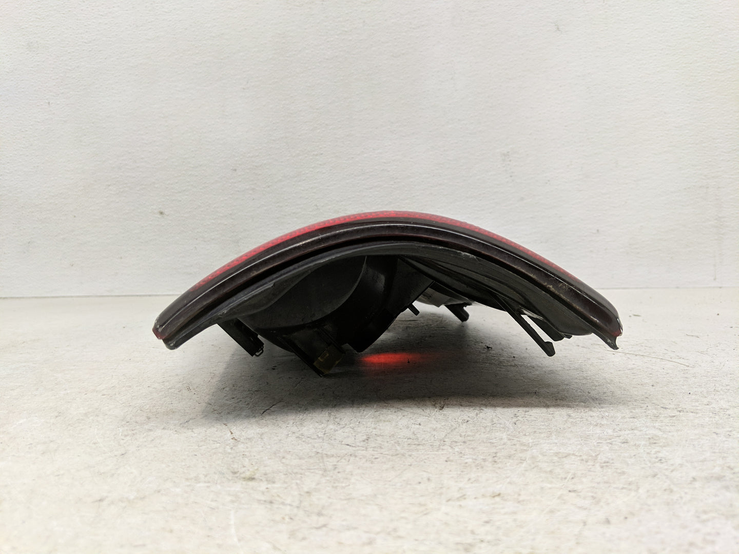 2004-2006 Chevrolet Tahoe Tail Light Assembly Passenger Right OEM P/N:16525376 A Fits Fits 2004 2005 2006 OEM Used Auto Part