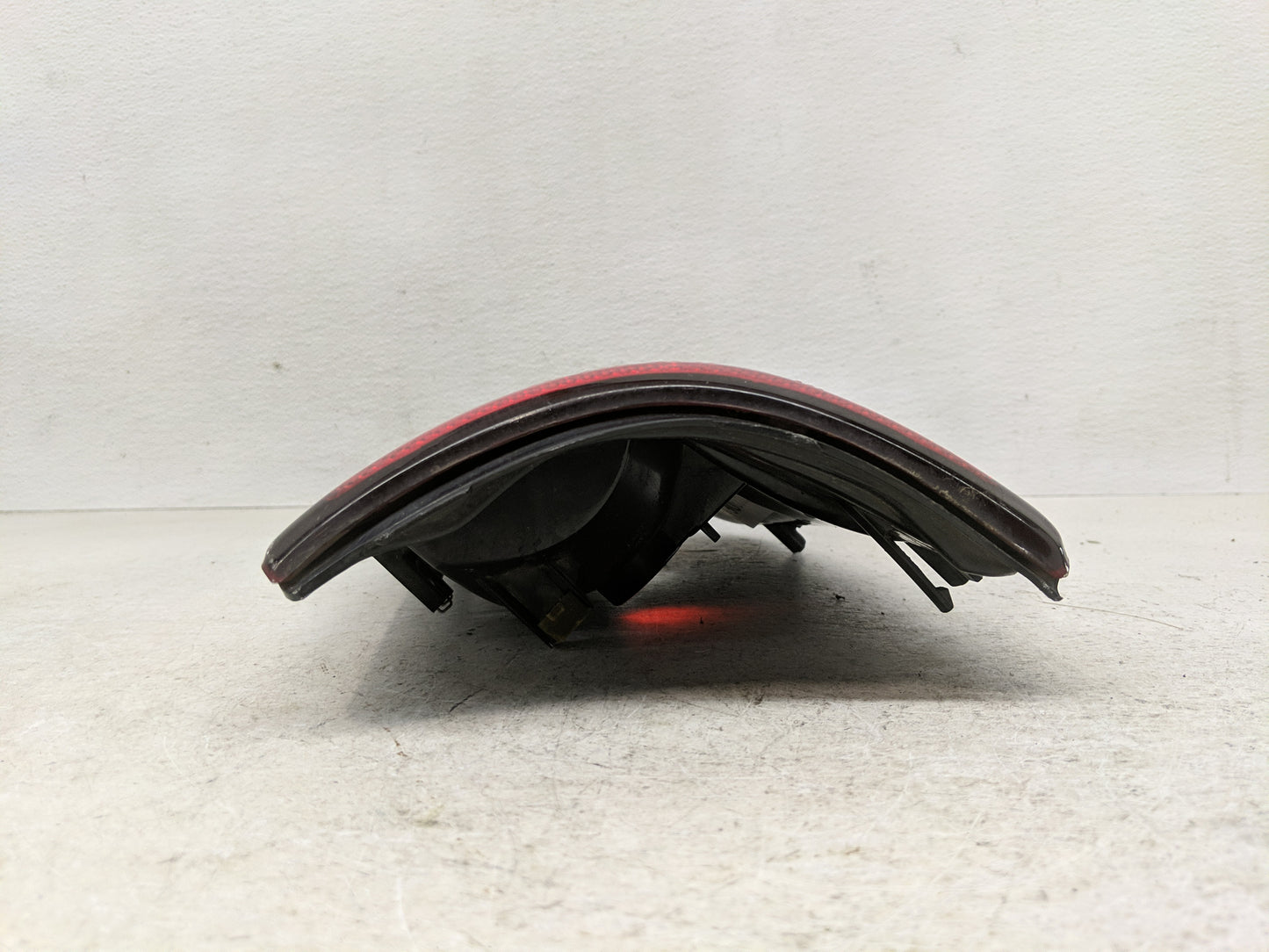 2004-2006 Chevrolet Tahoe Tail Light Assembly Passenger Right OEM P/N:16525376 A Fits Fits 2004 2005 2006 OEM Used Auto Part