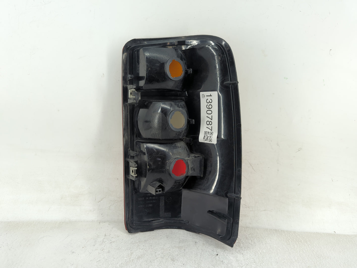 2004-2006 Chevrolet Tahoe Tail Light Assembly Passenger Right OEM P/N:16525375 Fits Fits 2004 2005 2006 OEM Used Auto Parts 