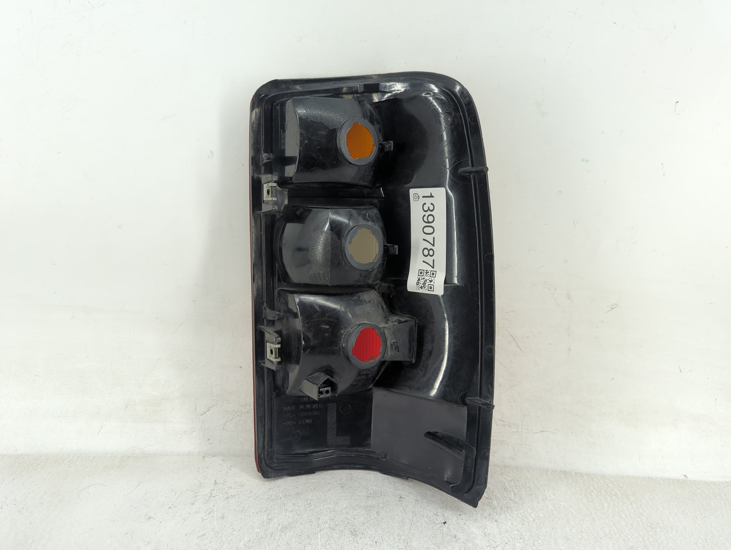2004-2006 Chevrolet Tahoe Tail Light Assembly Passenger Right OEM P/N:16525375 Fits Fits 2004 2005 2006 OEM Used Auto Parts 