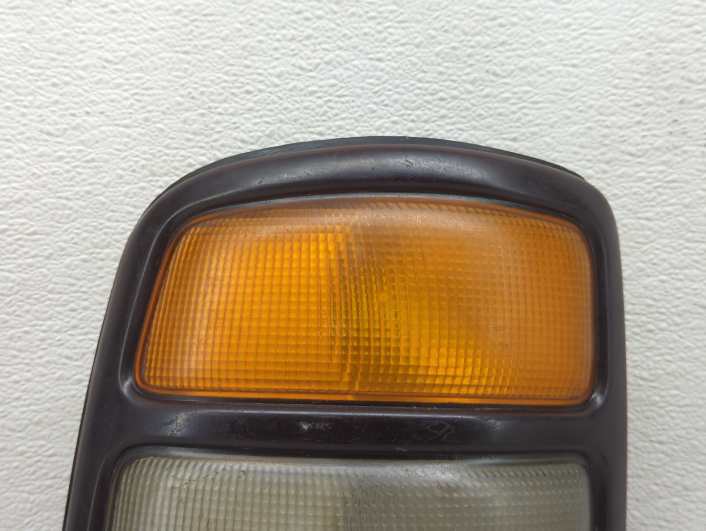 2004-2006 Chevrolet Tahoe Tail Light Assembly Driver Left OEM P/N:16525375A Fits Fits 2004 2005 2006 OEM Used Auto Parts - O