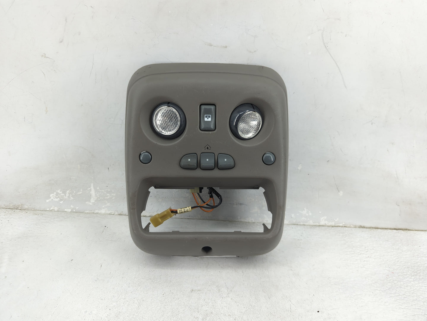 2006 Chevrolet Tahoe Overhead Roof Console 1446630 - Oemusedautoparts1.com