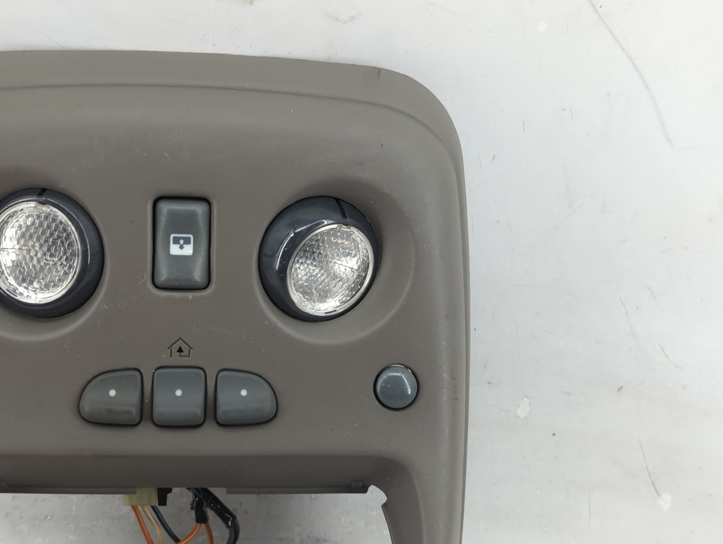 2006 Chevrolet Tahoe Overhead Roof Console 1446630 - Oemusedautoparts1.com