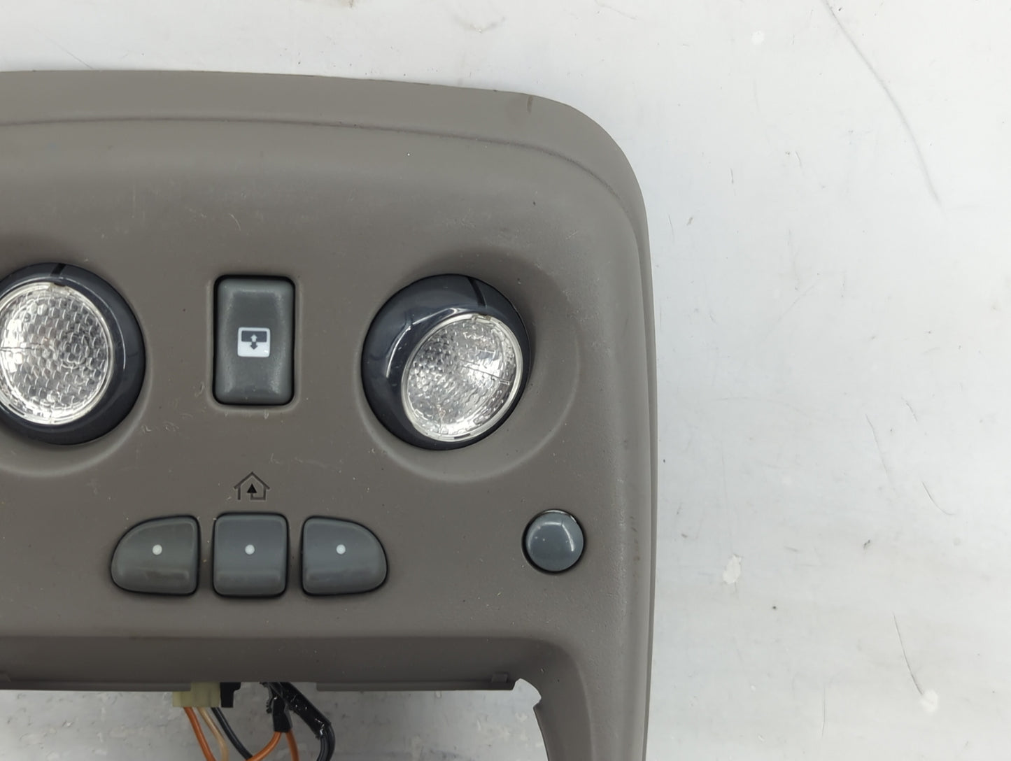 2006 Chevrolet Tahoe Overhead Roof Console 1446630 - Oemusedautoparts1.com