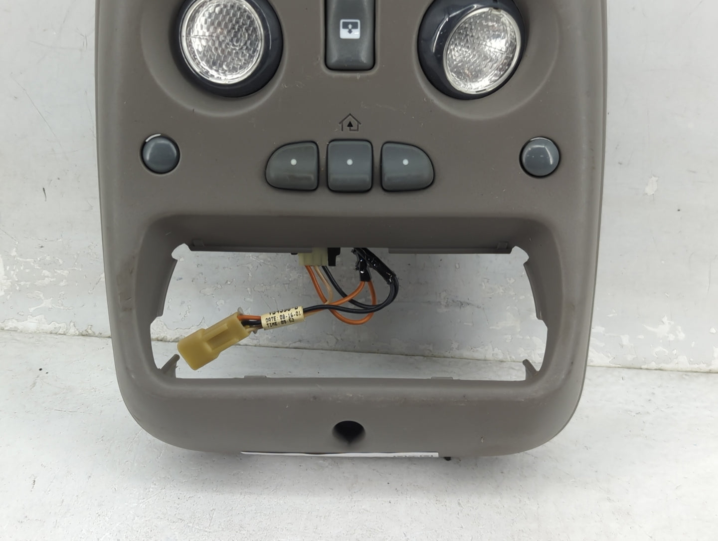 2006 Chevrolet Tahoe Overhead Roof Console 1446630 - Oemusedautoparts1.com