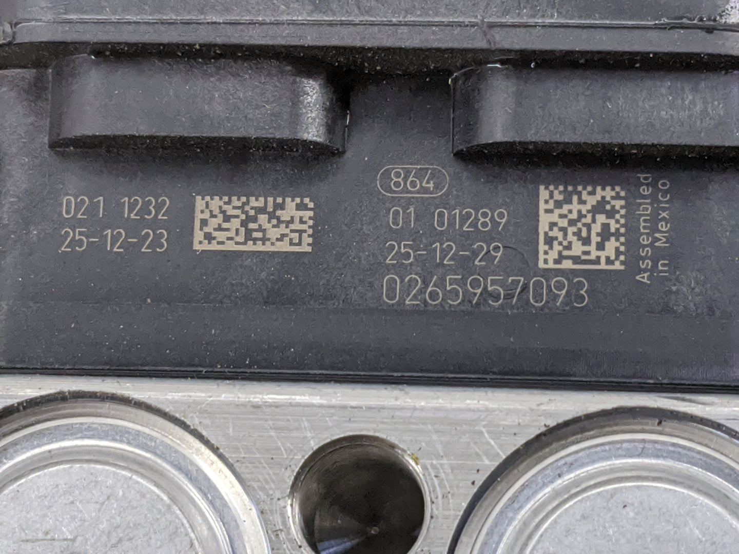 2006 Chevrolet Tahoe ABS Pump Control Module Replacement P/N:0265957093 0265311019, 53638640101289 Fits OEM Used Auto Parts 