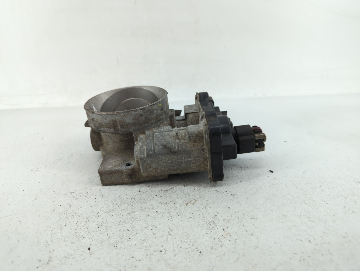 2003-2006 Chevrolet Tahoe Throttle Body P/N:1257080 Fits Fits 2003 2004 2005 2006 2007 OEM Used Auto Parts - Oemusedautopart