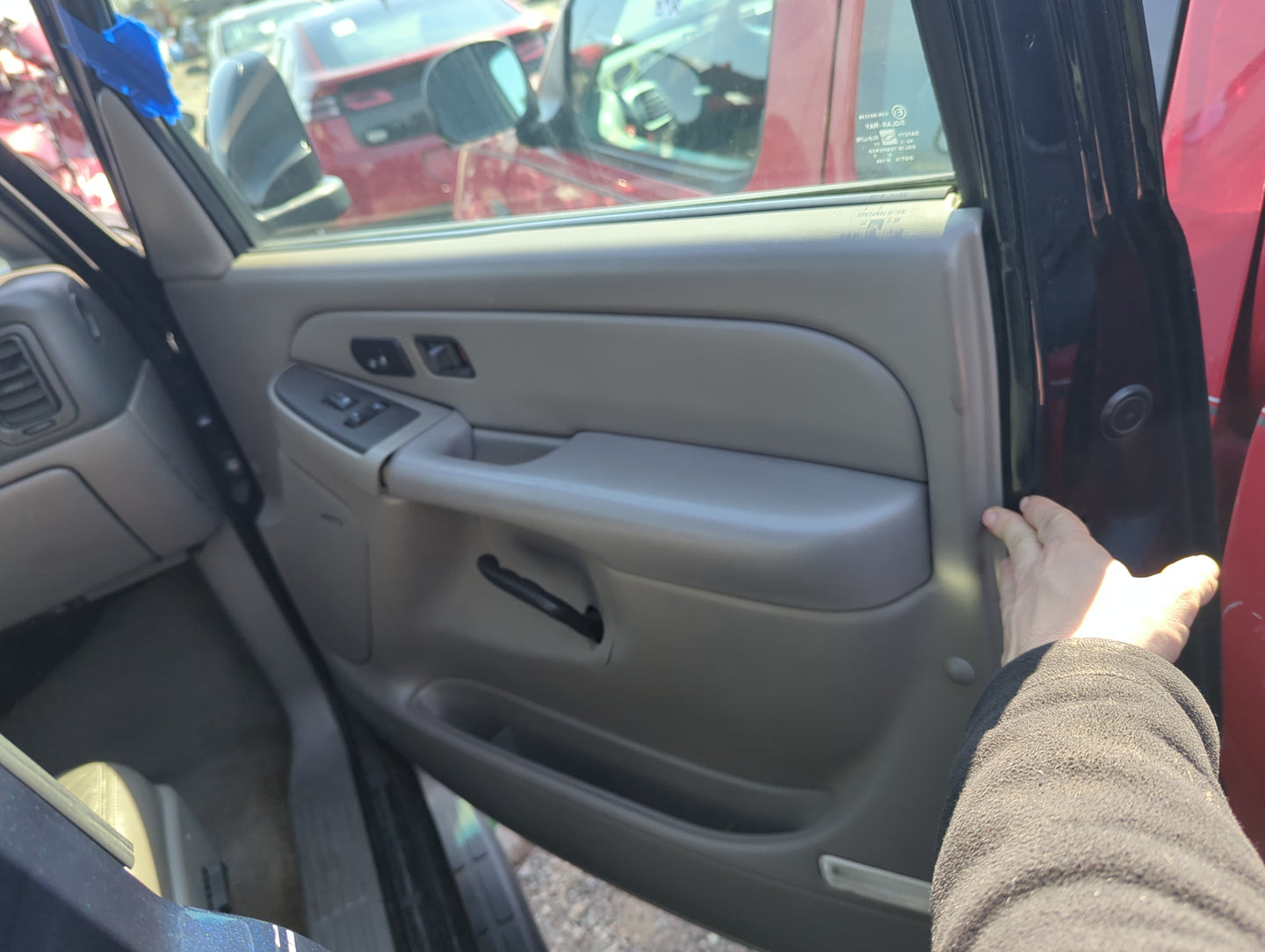 2006 Chevrolet Tahoe Front Right Passenger Interior Door Panel Trim - Oemusedautoparts1.com