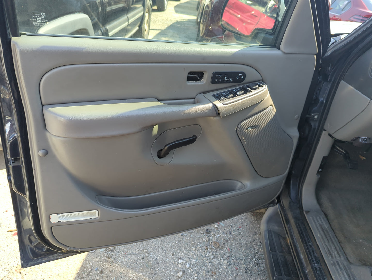 2006 Chevrolet Tahoe Front Left Driver Interior Door Panel Trim 5023704 - Oemusedautoparts1.com