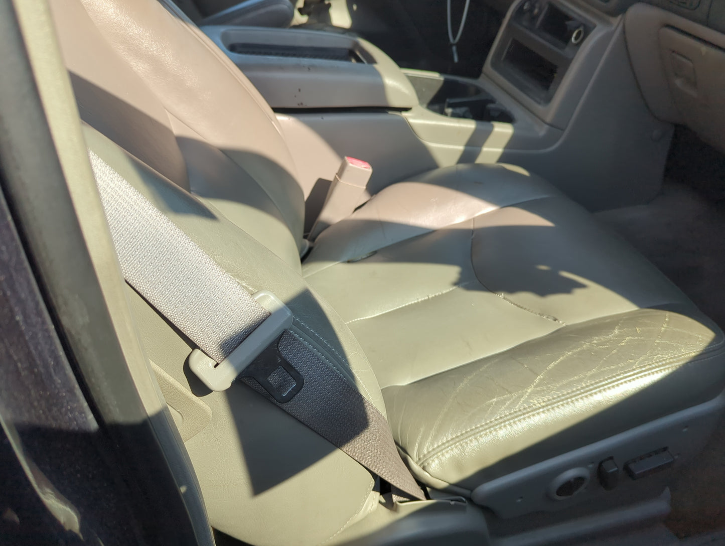 2003-2006 Chevrolet Tahoe Passenger Front Seat Oem - Oemusedautoparts1.com