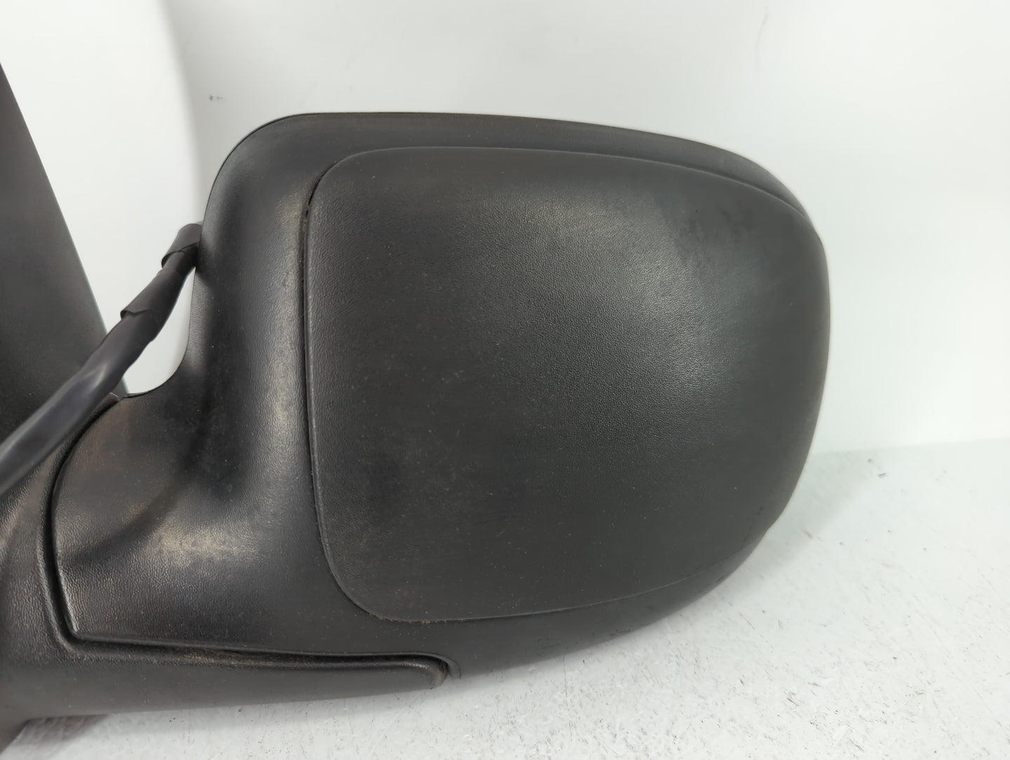 2003-2006 Chevrolet Tahoe Driver Left Side View Manual Door Mirror Black - Oemusedautoparts1.com