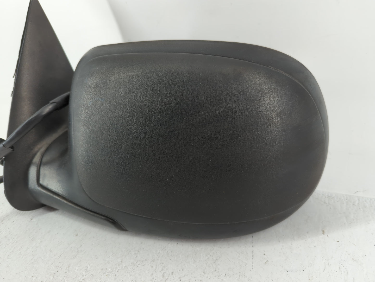 2003-2006 Chevrolet Tahoe Driver Left Side View Manual Door Mirror Black - Oemusedautoparts1.com
