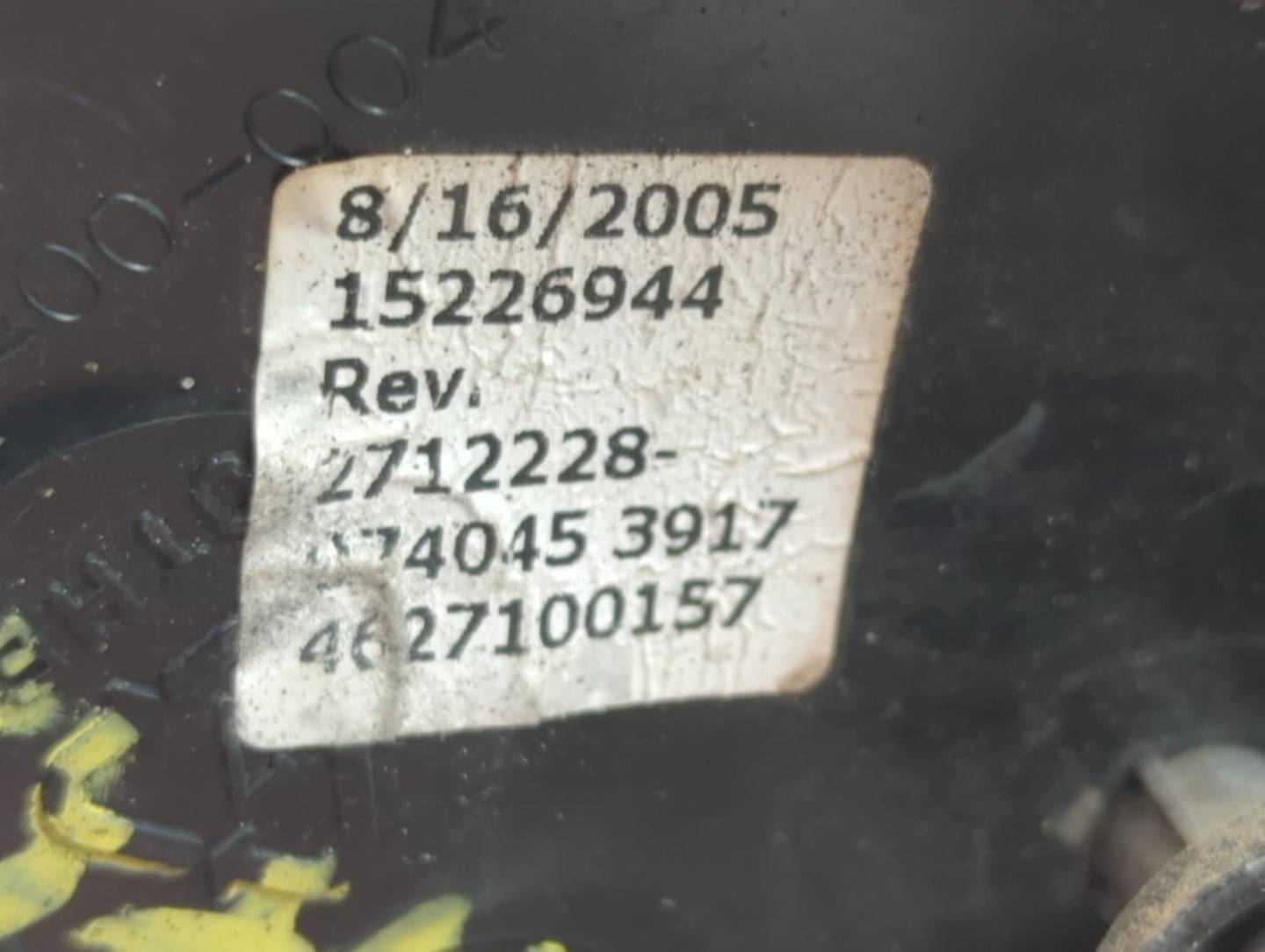 2003-2006 Chevrolet Tahoe Driver Left Side View Manual Door Mirror Black - Oemusedautoparts1.com