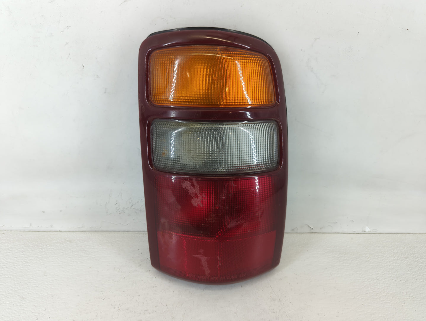 2004-2006 Chevrolet Tahoe Tail Light Assembly Passenger Right OEM P/N:16525376 Fits Fits 2004 2005 2006 OEM Used Auto Parts 