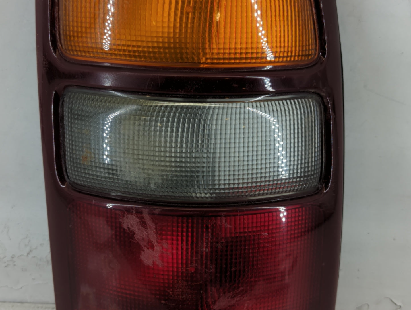 2004-2006 Chevrolet Tahoe Tail Light Assembly Passenger Right OEM P/N:16525376 Fits Fits 2004 2005 2006 OEM Used Auto Parts 