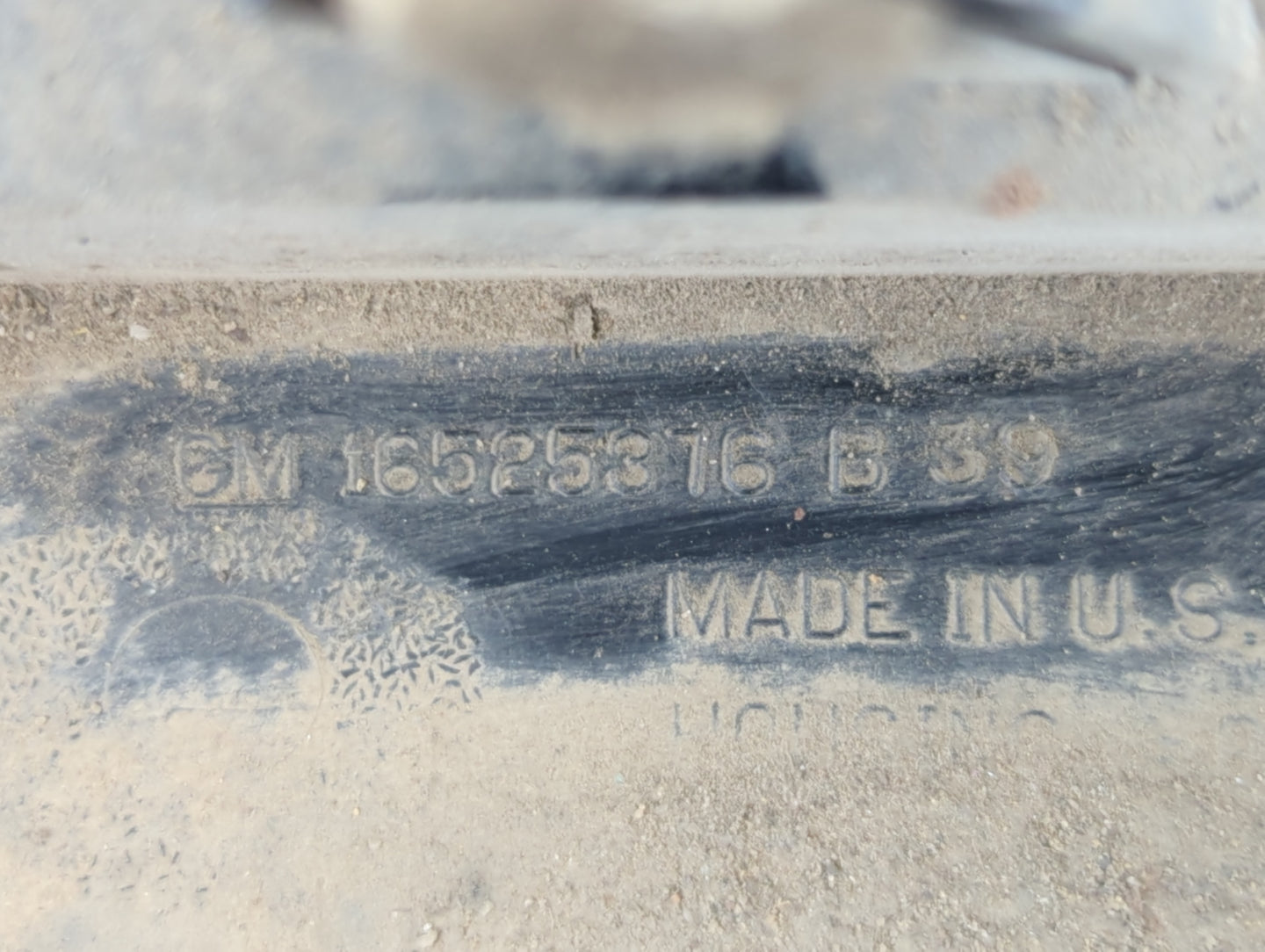 2004-2006 Chevrolet Tahoe Tail Light Assembly Passenger Right OEM P/N:16525376 Fits Fits 2004 2005 2006 OEM Used Auto Parts 