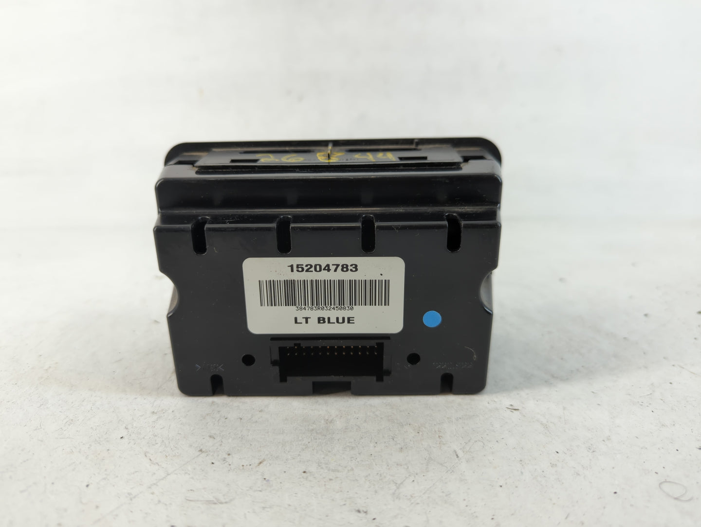 2003-2006 Chevrolet Tahoe Radio Control Panel - Oemusedautoparts1.com
