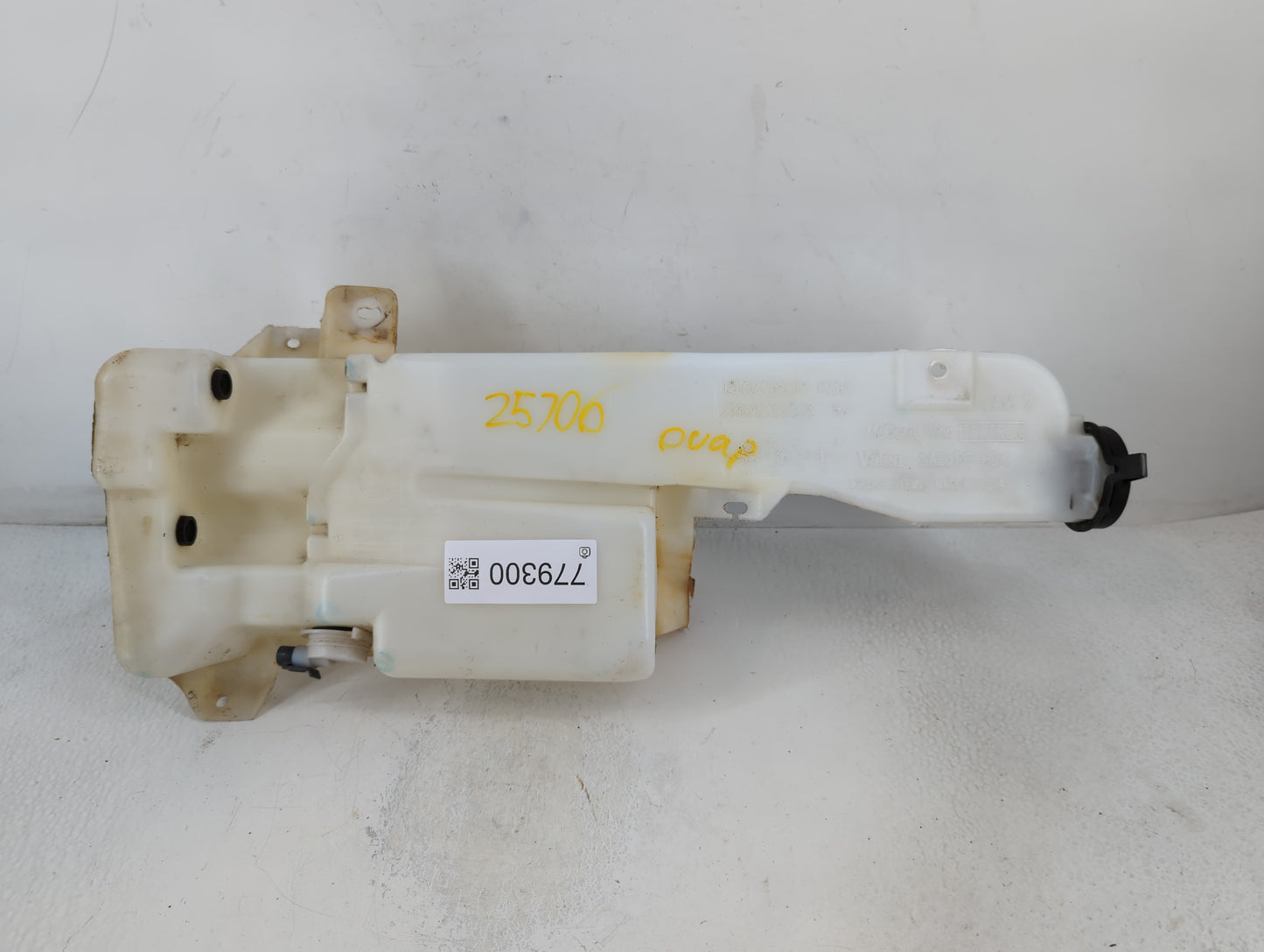 2006-2006 Chevrolet Tahoe Windshield Washer Fluid Reservoir Bottle Oem - Oemusedautoparts1.com