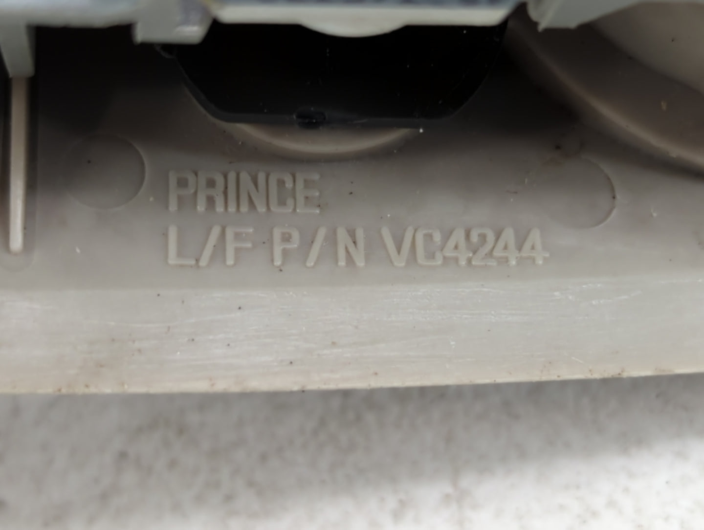 2006 Chevrolet Tahoe Overhead Roof Console - Oemusedautoparts1.com