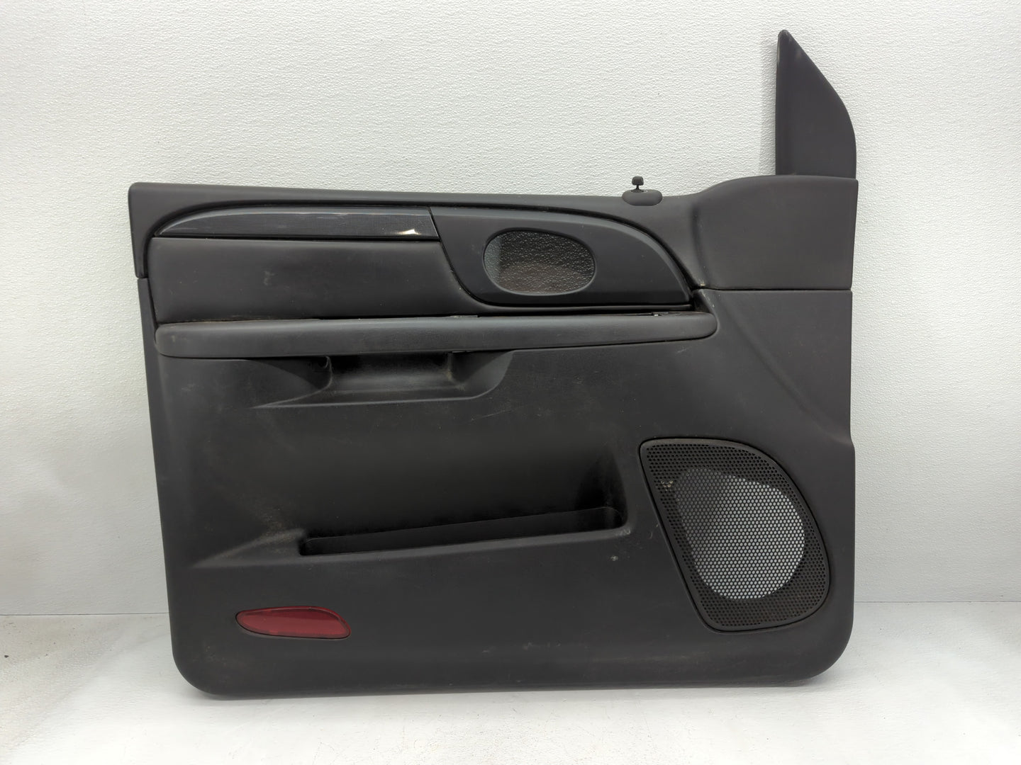 2006 Chevrolet Tahoe Front Left Driver Interior Door Panel Trim - Oemusedautoparts1.com