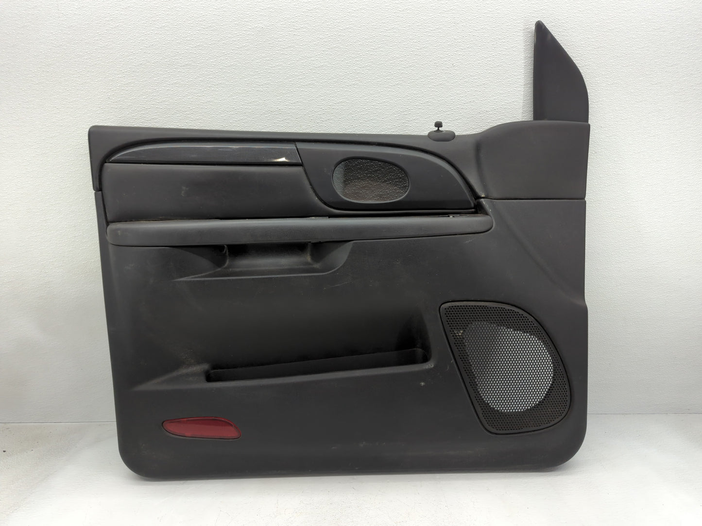 2006 Chevrolet Tahoe Front Left Driver Interior Door Panel Trim - Oemusedautoparts1.com