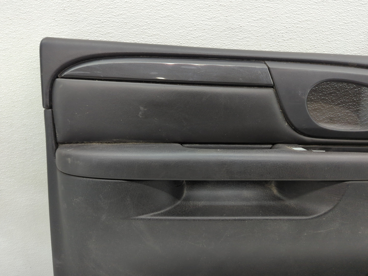 2006 Chevrolet Tahoe Front Left Driver Interior Door Panel Trim - Oemusedautoparts1.com