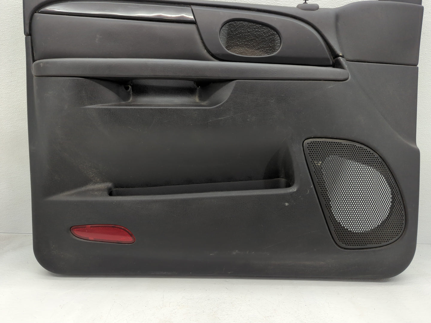 2006 Chevrolet Tahoe Front Left Driver Interior Door Panel Trim - Oemusedautoparts1.com