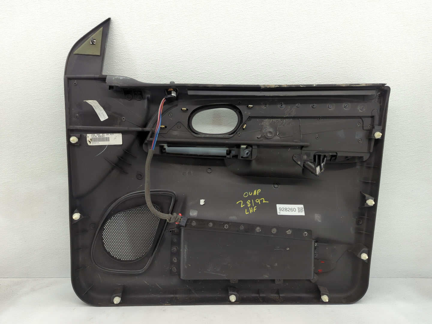 2006 Chevrolet Tahoe Front Left Driver Interior Door Panel Trim - Oemusedautoparts1.com