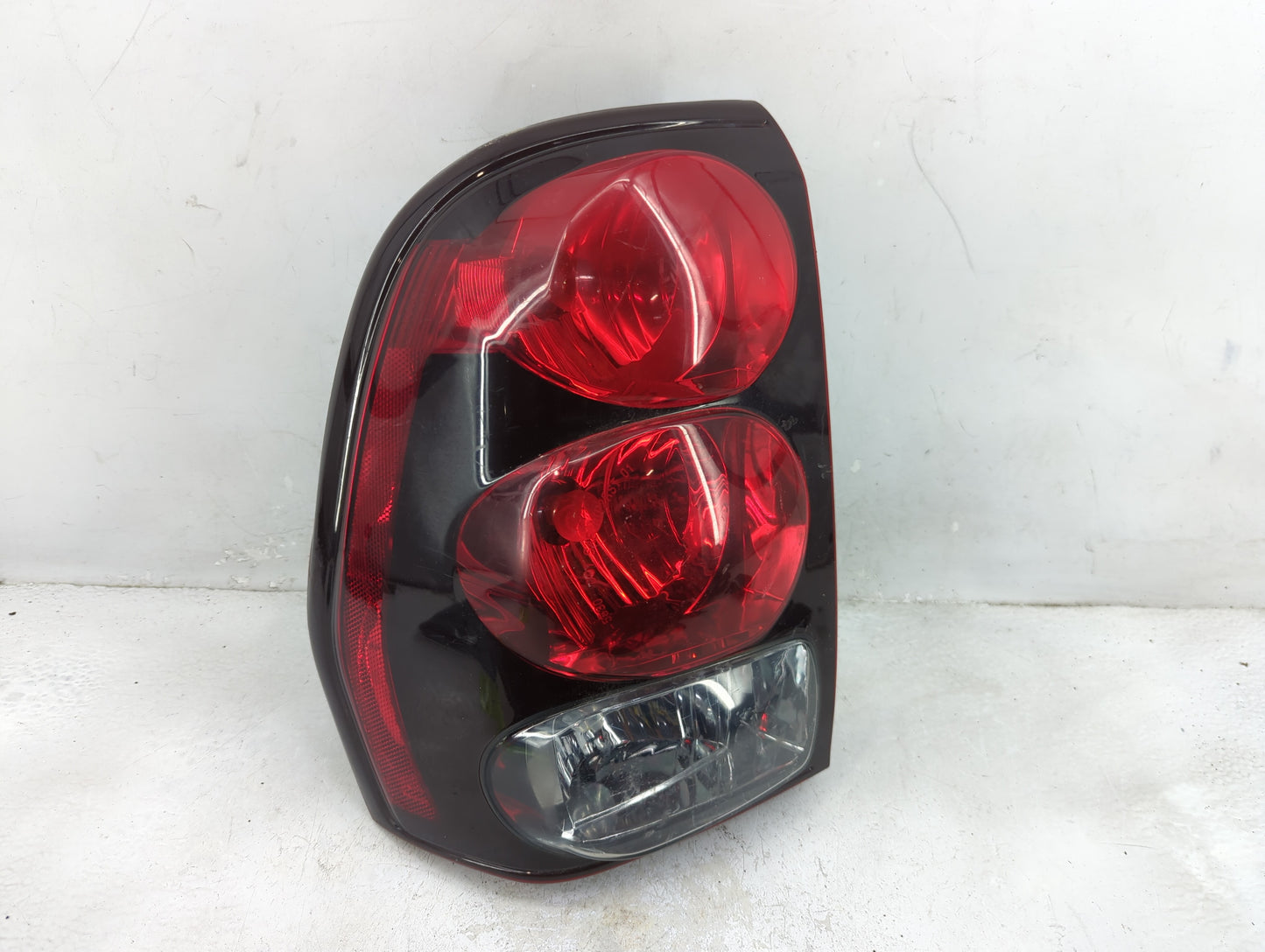 2002-2009 Chevrolet Trailblazer Tail Light Assembly Driver Left OEM P/N:16532713 Fits Fits 2002 2003 2004 2005 2006 2007 200