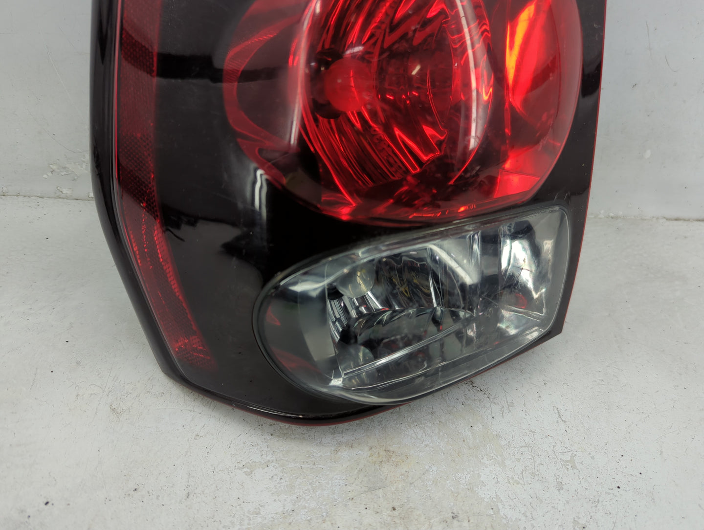2002-2009 Chevrolet Trailblazer Tail Light Assembly Driver Left OEM P/N:16532713 Fits Fits 2002 2003 2004 2005 2006 2007 200