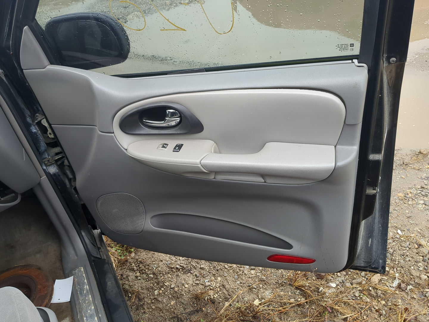 Door Panels 2006 CHEVROLET TRAILBLAZER - Oemusedautoparts1.com