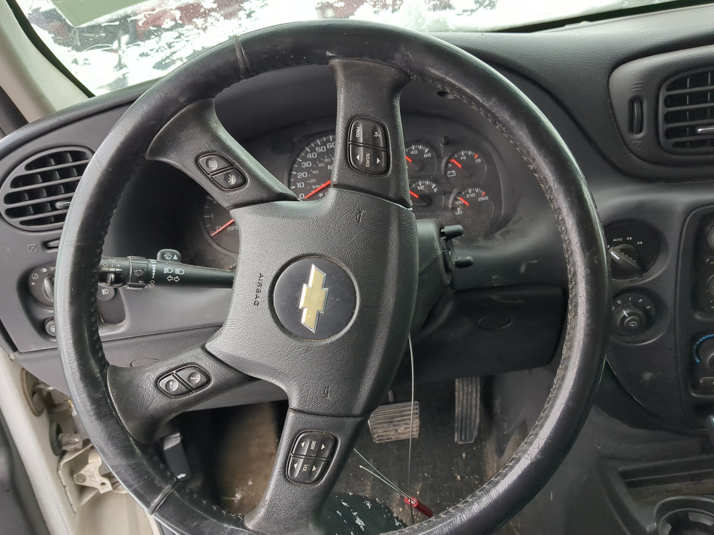 2005 Chevrolet Trailblazer Air Bag Driver Left Steering Wheel Mounted 1250077 - Oemusedautoparts1.com