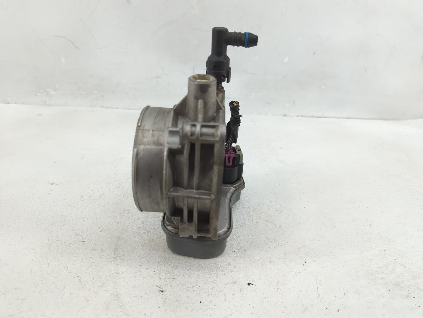2003-2007 Chevrolet Trailblazer Throttle Body P/N:205 06F 1553 Fits Fits 2003 2004 2005 2006 2007 OEM Used Auto Parts - Oemu