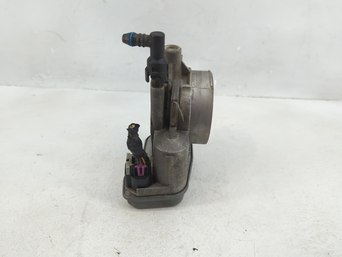 2003-2007 Chevrolet Trailblazer Throttle Body P/N:205 06F 1553 Fits Fits 2003 2004 2005 2006 2007 OEM Used Auto Parts - Oemu
