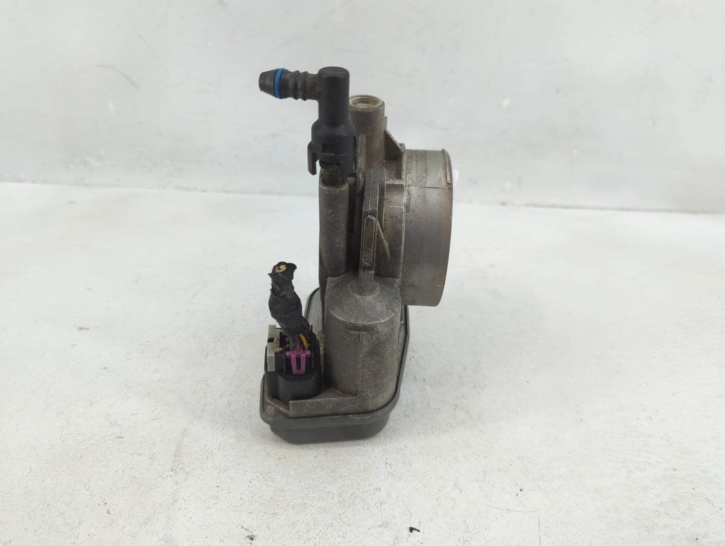 2003-2007 Chevrolet Trailblazer Throttle Body P/N:205 06F 1553 Fits Fits 2003 2004 2005 2006 2007 OEM Used Auto Parts - Oemu