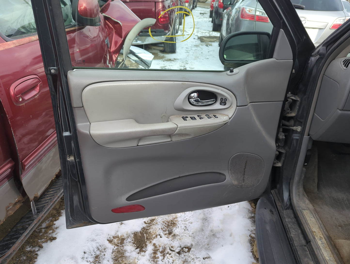 2006 Chevrolet Trailblazer Front Left Driver Interior Door Panel Trim 1379114 - Oemusedautoparts1.com