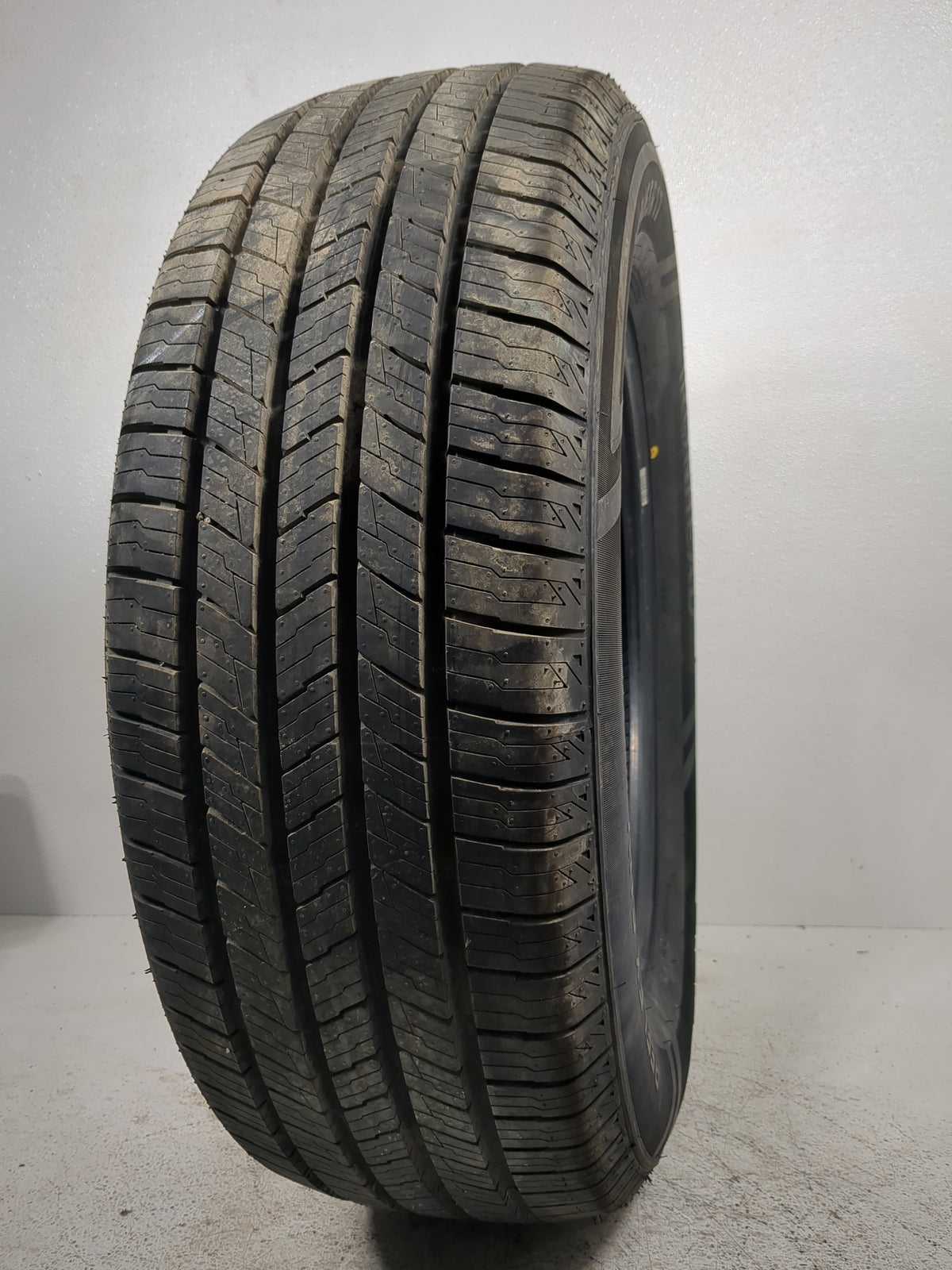 Used Tire 245/65R17 IRONHEAD REFLEX SUV 107H - Tread Depth 9/32 - Oemusedautoparts1.com