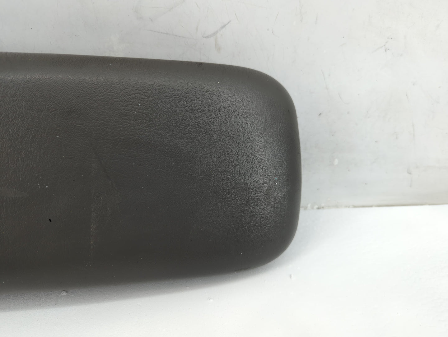 2006 Chevrolet Trailblazer Center Console Armrest Cover Lid Fits OEM Used Auto Parts - Oemusedautoparts1.com