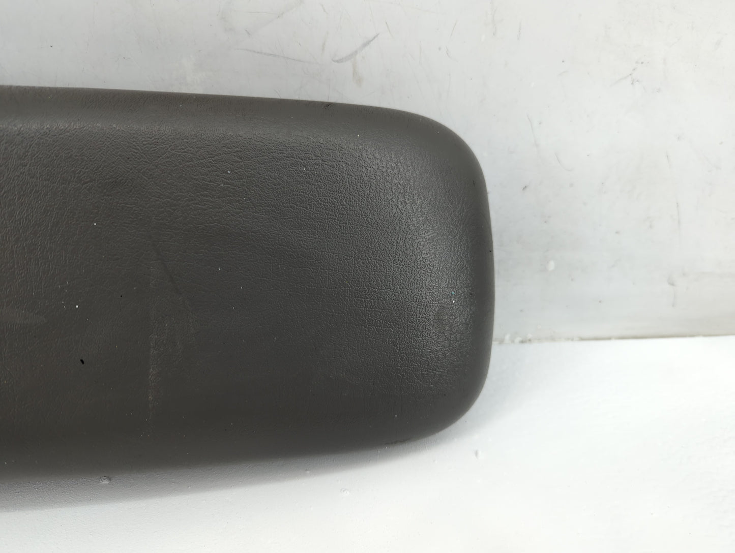 2006 Chevrolet Trailblazer Center Console Armrest Cover Lid Fits OEM Used Auto Parts - Oemusedautoparts1.com