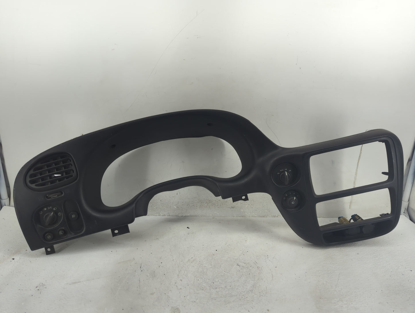 2006 Chevrolet Trailblazer Dash Trim Panel Oem - Oemusedautoparts1.com