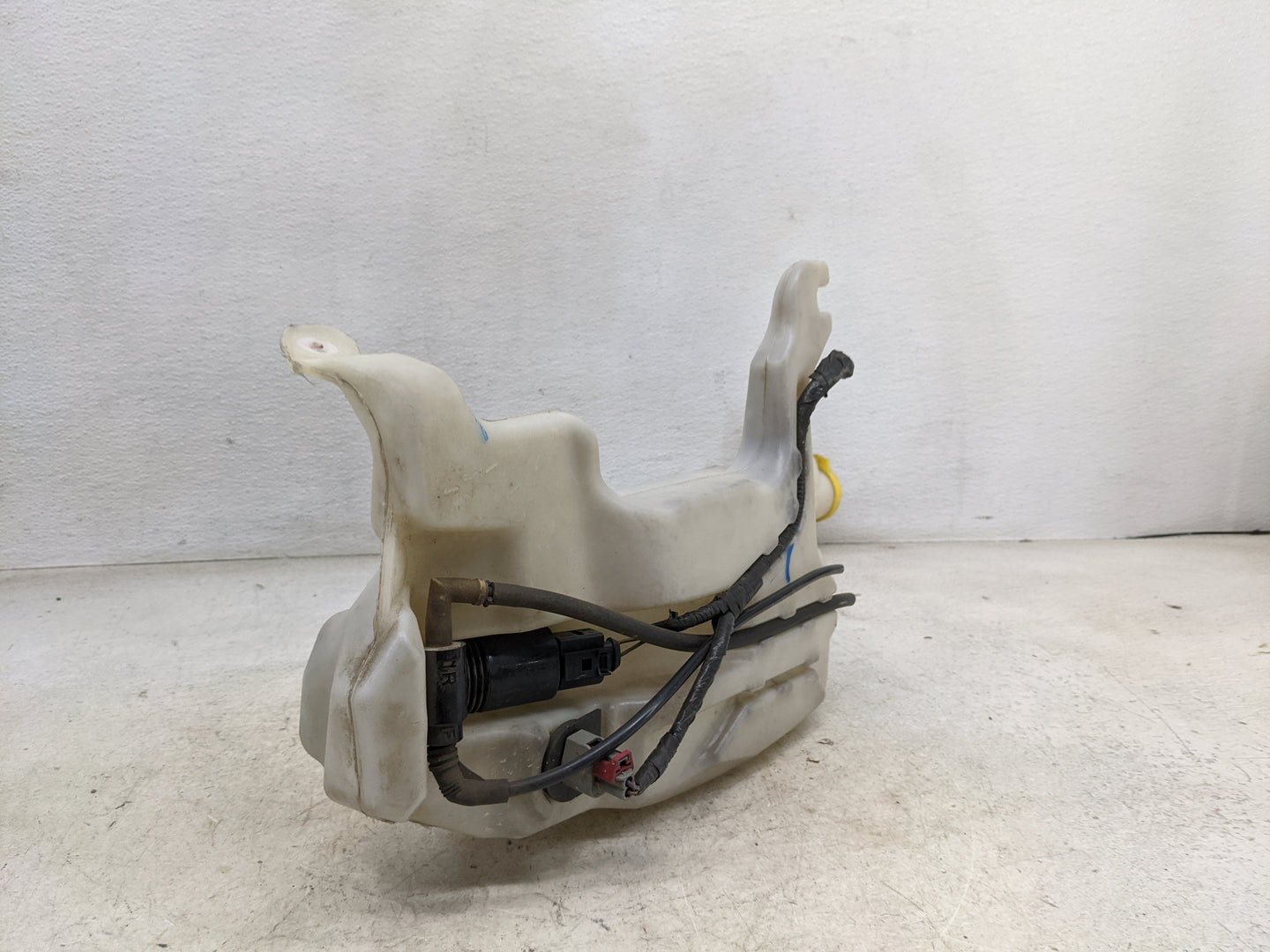 2006 Chevrolet Trailblazer Windshield Washer Fluid Reservoir Bottle Oem - Oemusedautoparts1.com