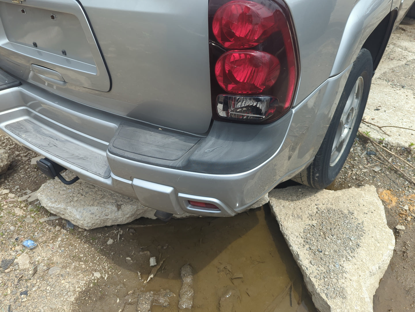 2002-2009 Chevrolet Trailblazer Rear Bumper Assembly Oem - Oemusedautoparts1.com