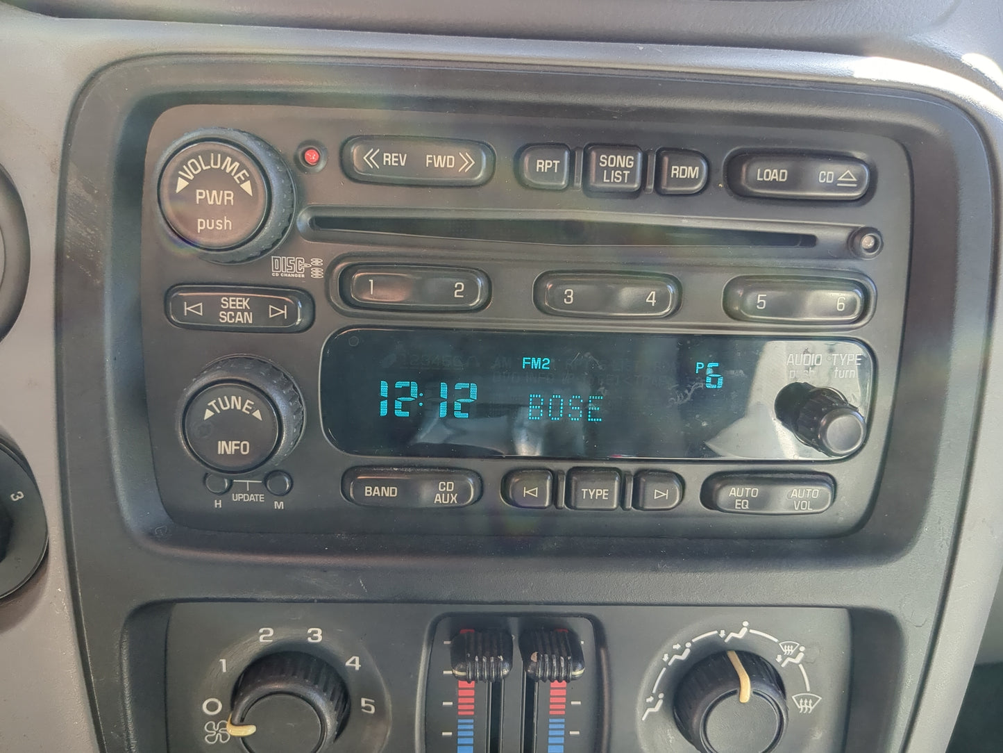 2005-2006 Chevrolet Trailblazer Radio AM FM Cd Player Receiver Replacement Fits Fits 2005 2006 2007 OEM Used Auto Parts - Oe