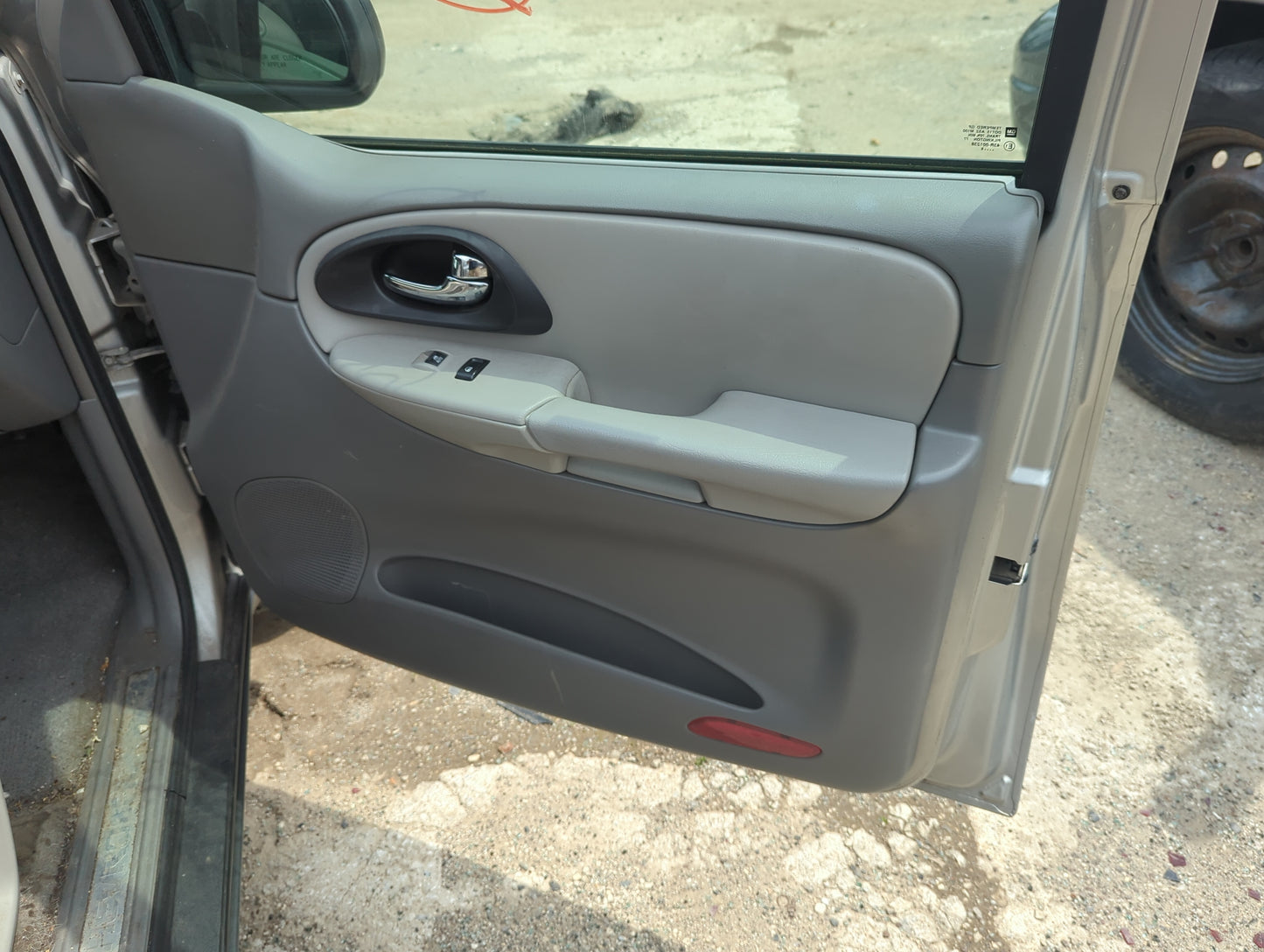 Door Panels 2006 CHEVROLET TRAILBLAZER - Oemusedautoparts1.com