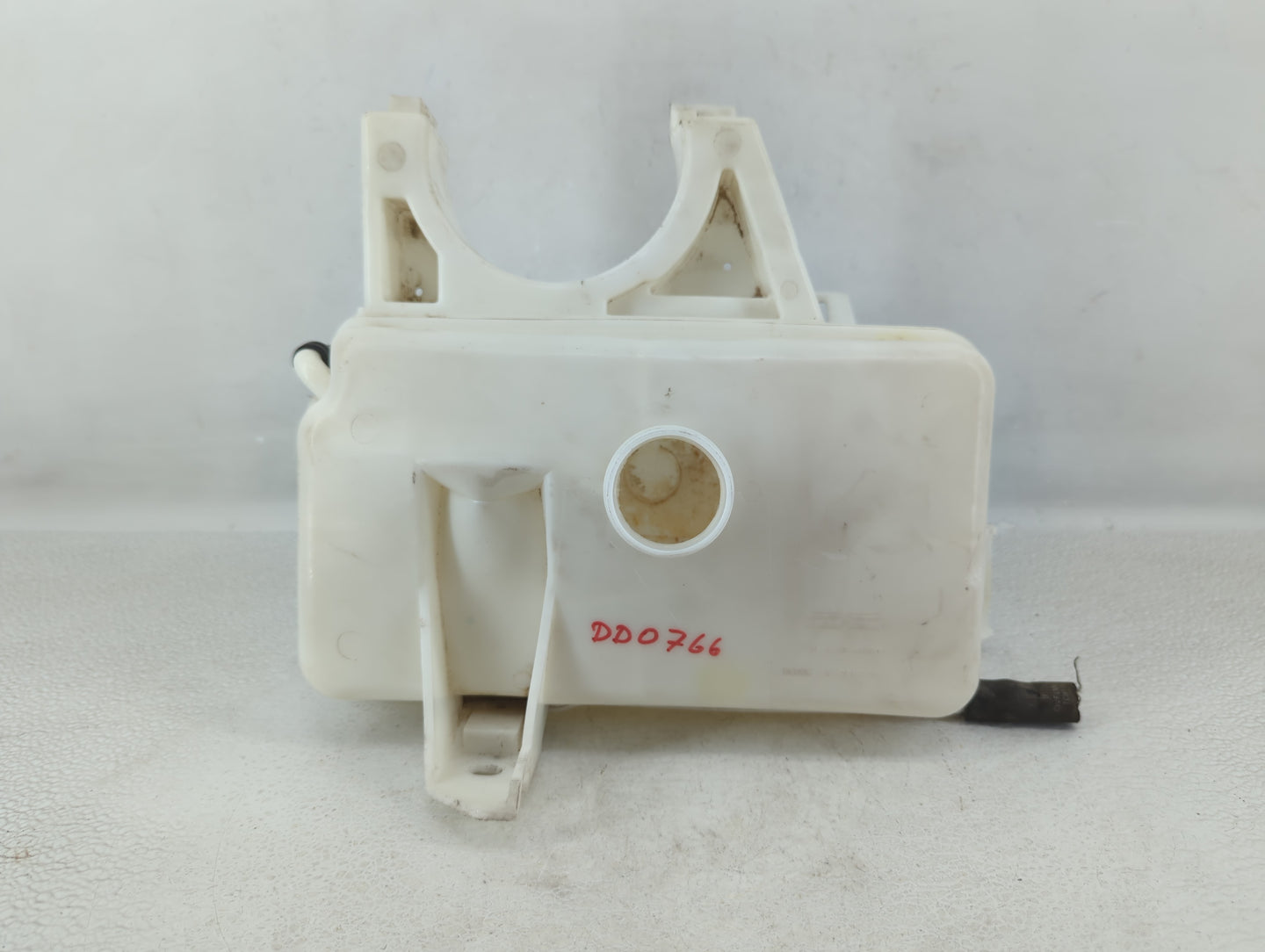 2002 Chevrolet Trailblazer Windshield Washer Fluid Reservoir Bottle Oem - Oemusedautoparts1.com