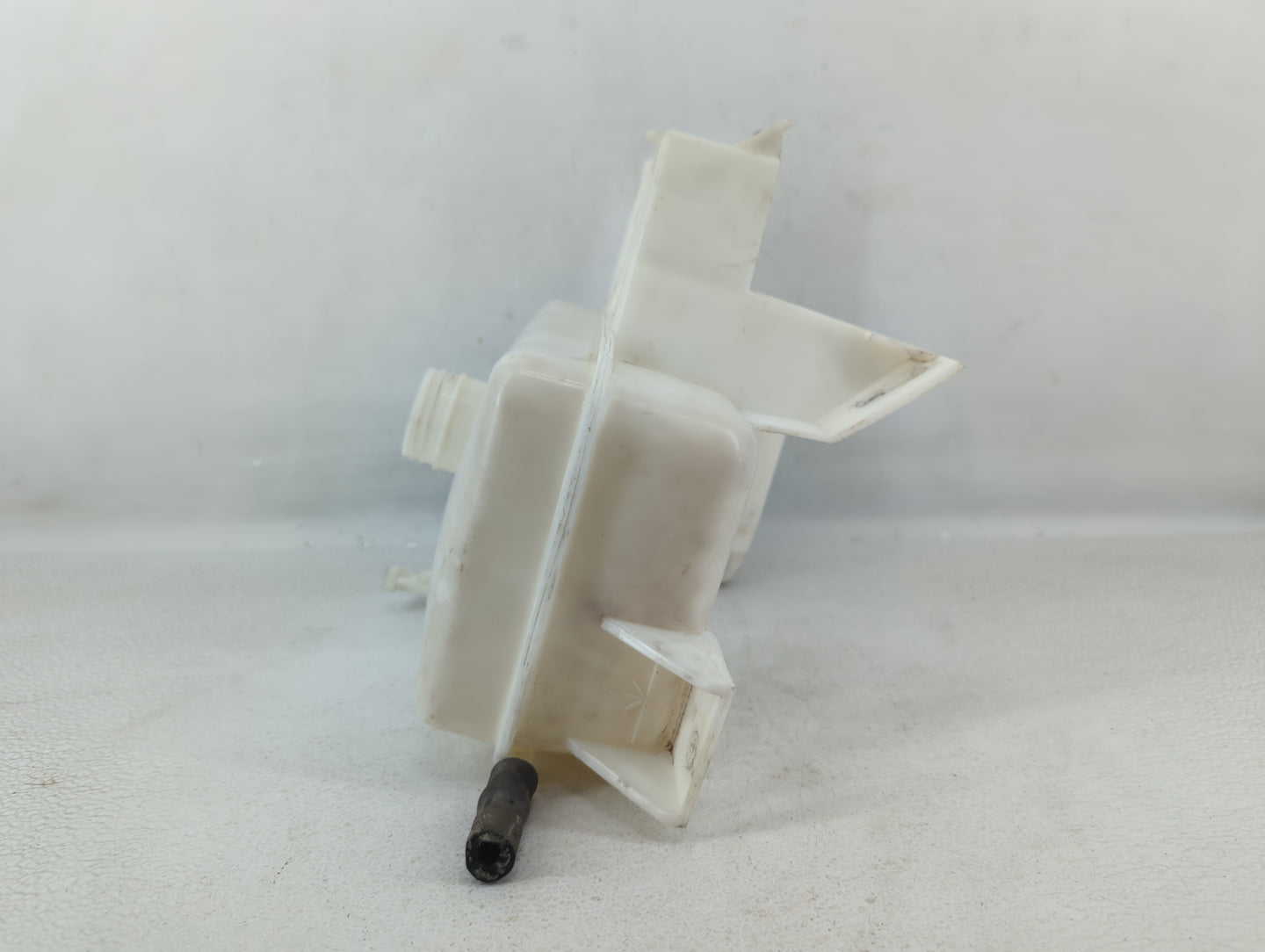 2002 Chevrolet Trailblazer Windshield Washer Fluid Reservoir Bottle Oem - Oemusedautoparts1.com