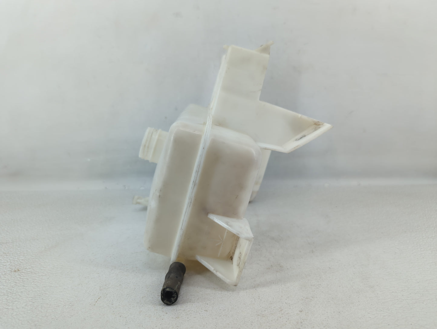 2002 Chevrolet Trailblazer Windshield Washer Fluid Reservoir Bottle Oem - Oemusedautoparts1.com