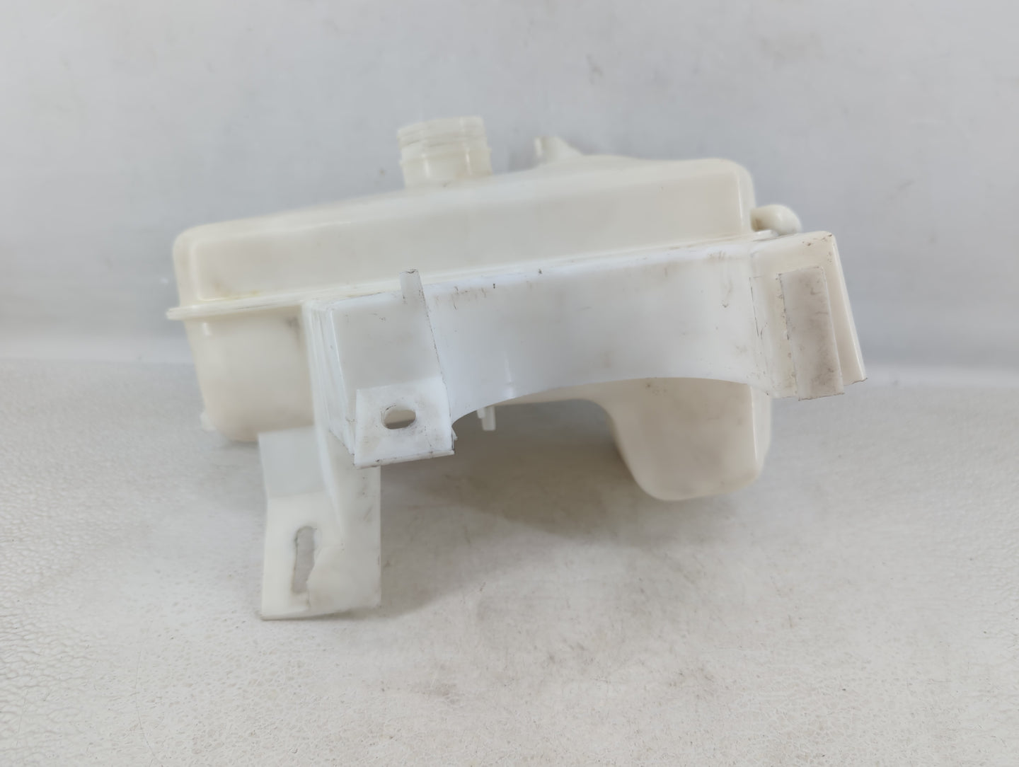 2002 Chevrolet Trailblazer Windshield Washer Fluid Reservoir Bottle Oem - Oemusedautoparts1.com